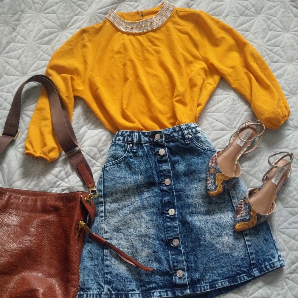 XL Mustard yellow blouse with collar